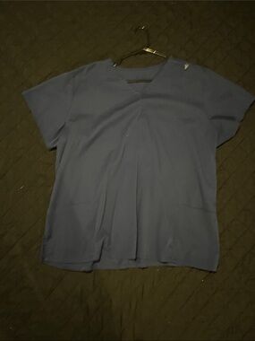 Men's Short-Sleeve V-Neck Shirt in Navy
